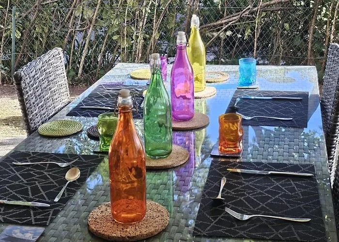 Le Chateau De La Pinede - Debut Cap D'antibes - Garden Flat, Swimming Pool, Tennis *